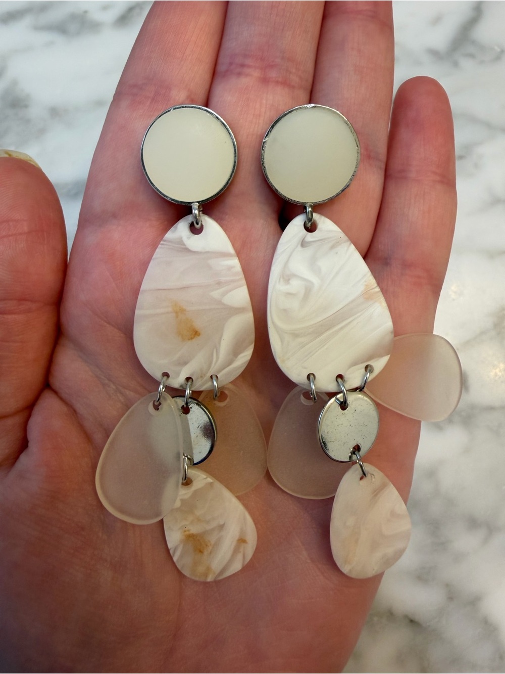 Womenโs Seashell Inspired Dangle Earring